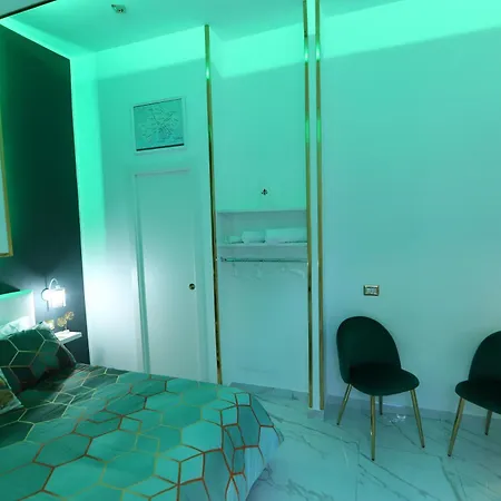 Regina House * Napoli