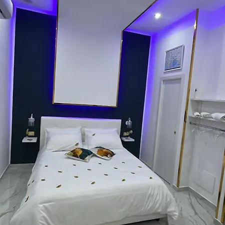 Regina House Апартаменты Неаполь